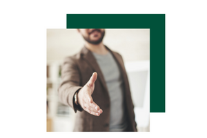 Agrocura | Virksomhedspræsentation | mand rækker hånden ud 