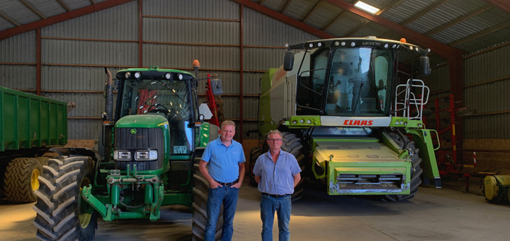 Landmand Lars Christensen og Agrocura rådgiver Hans Henrik Kjær